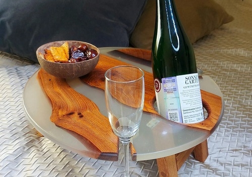 Мастер-класс Винный столик из дерева с эпоксидной смолой в Москве