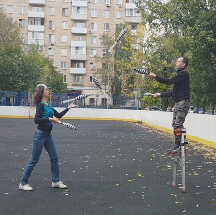Жонглирование мячами и булавами в Москве