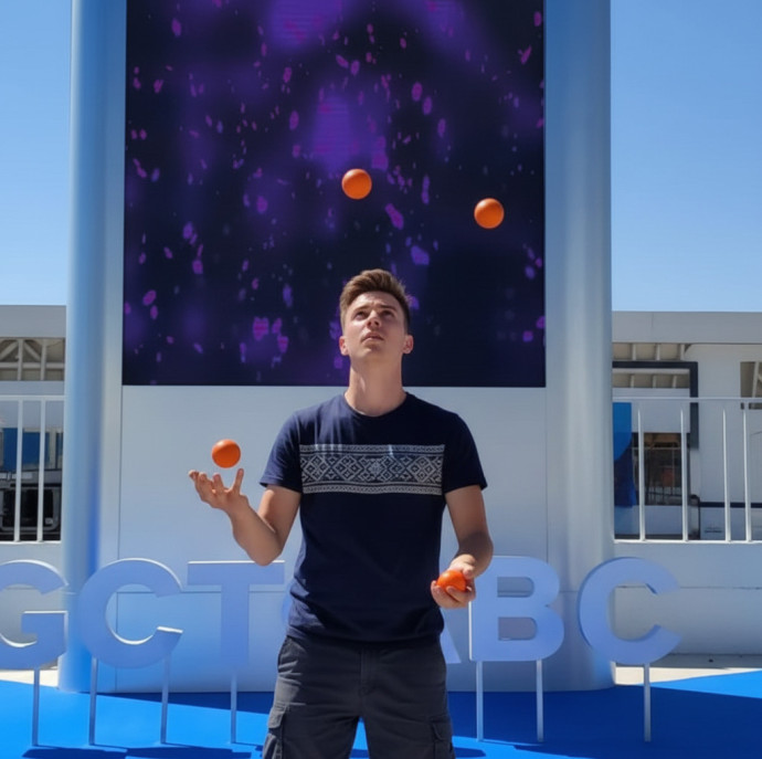 Жонглирование мячами и булавами в Москве