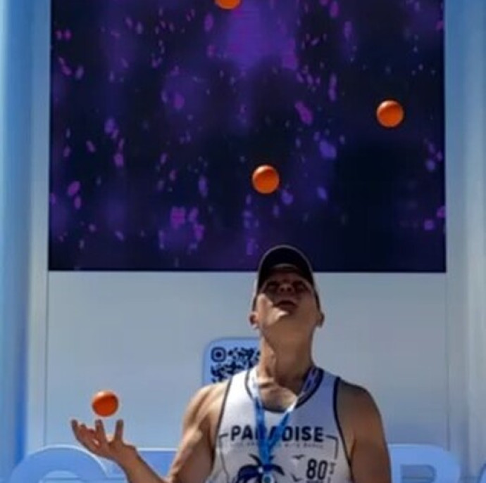 Жонглирование мячами и булавами в Москве