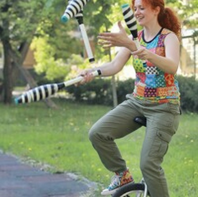 Жонглирование мячами и булавами в Москве