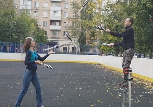 Жонглирование мячами и булавами в Москве