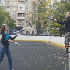 Жонглирование мячами и булавами в Москве