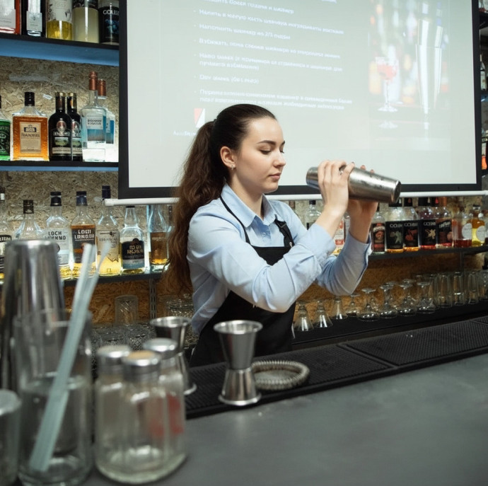 Мастер-класс по приготовлению коктейлей в Москве