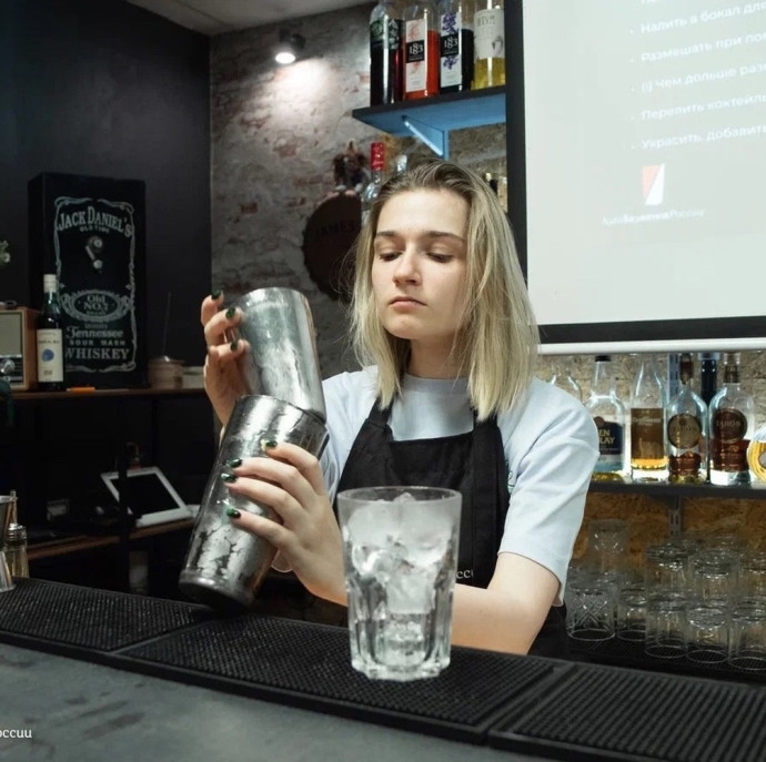 Мастер-класс по приготовлению коктейлей в Москве