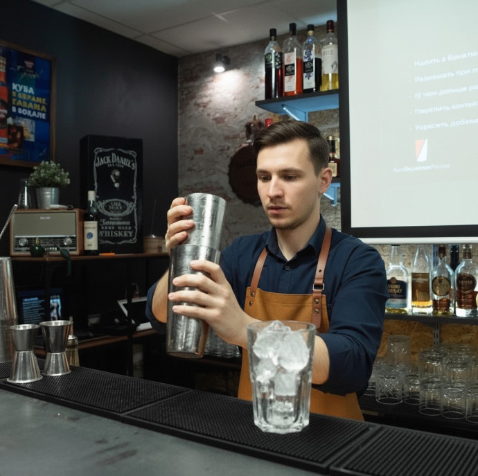 Мастер-класс по приготовлению коктейлей в Москве