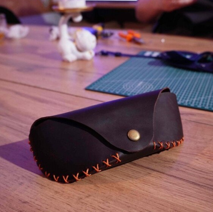 Мастер-класс по кожевничеству Футляр для очков в Москве