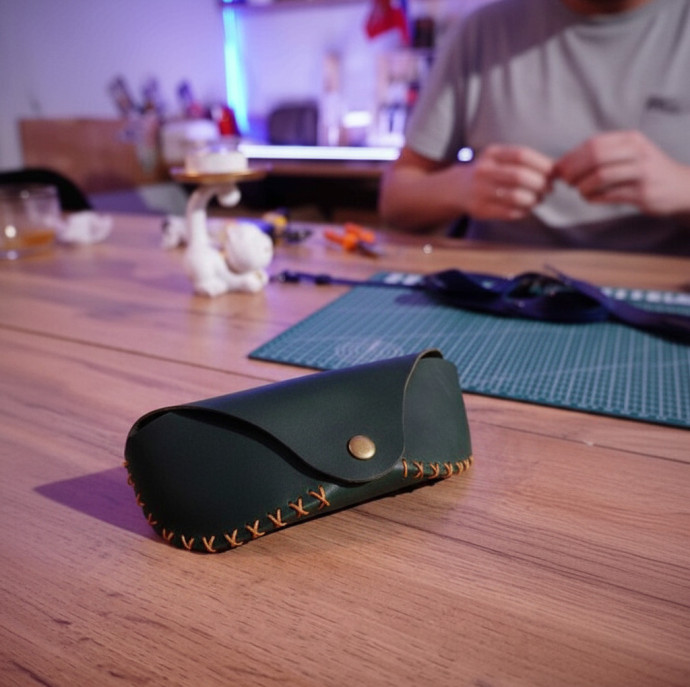 Мастер-класс по кожевничеству Футляр для очков в Москве