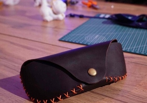 Мастер-класс по кожевничеству Футляр для очков в Москве