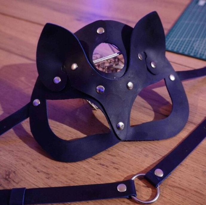 Мастер-класс по кожевничеству Маска Кошки и Чокер в Москве