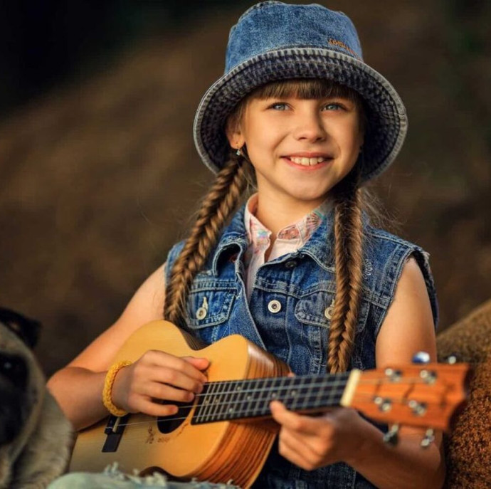 Занятия по игре на укулеле для детей в Москве