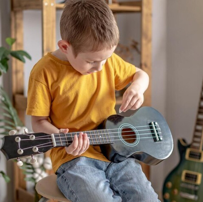 Занятия по игре на укулеле для детей в Москве