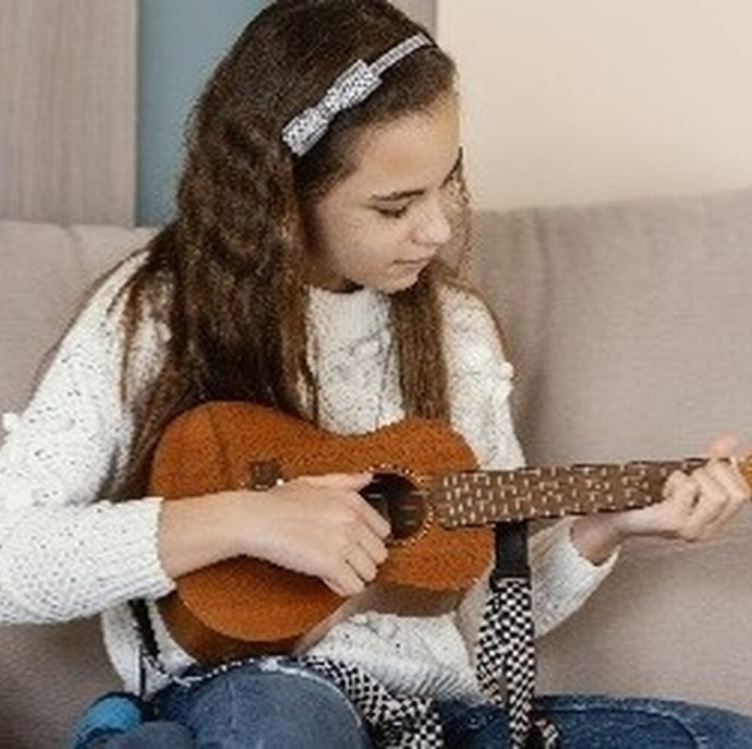 Занятия по игре на укулеле для детей в Москве
