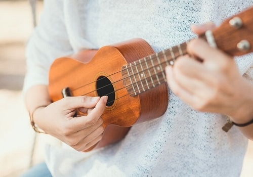 Индивидуальные занятия по игре на укулеле для взрослых в Москве