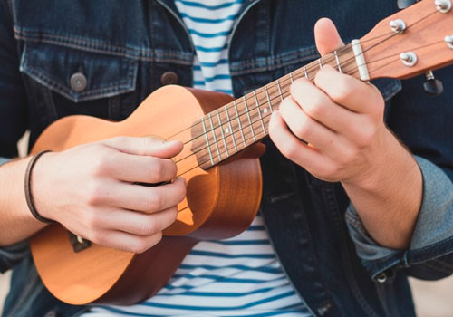 Индивидуальные занятия по игре на укулеле для взрослых в Москве