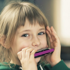 Уроки игры на губной гармошке Онлайн в Москве