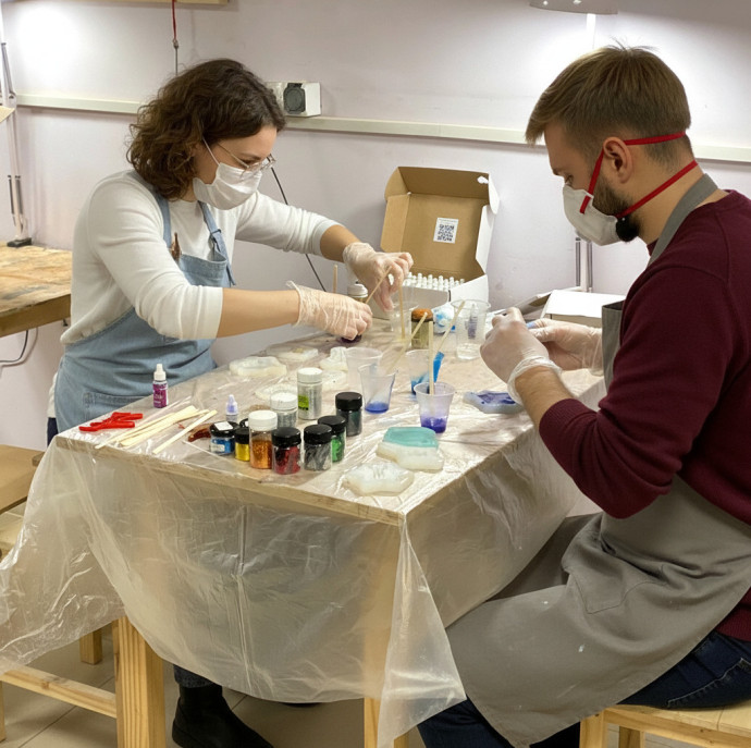 Мастер-класс Новогодние предметы интерьера с эпоксидной смолой в Москве