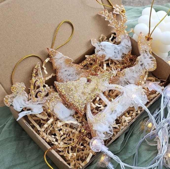 Мастер-класс Ёлочные игрушки из эпоксидной смолы в Москве