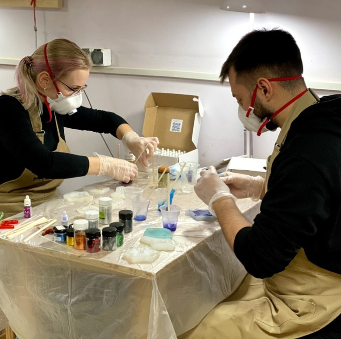 Мастер-класс Ёлочные игрушки из эпоксидной смолы в Москве