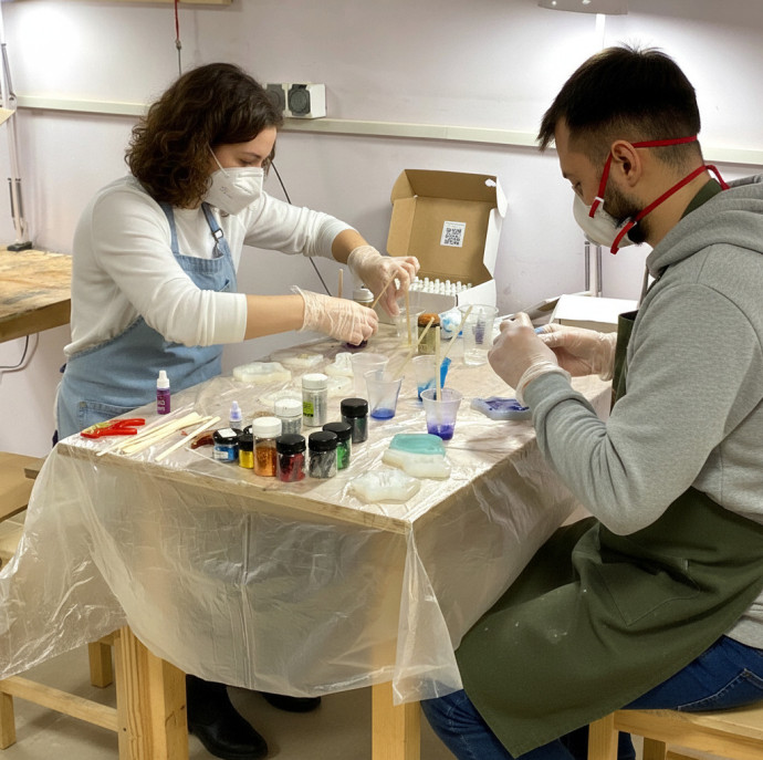 Мастер-класс Ёлочные игрушки из эпоксидной смолы в Москве