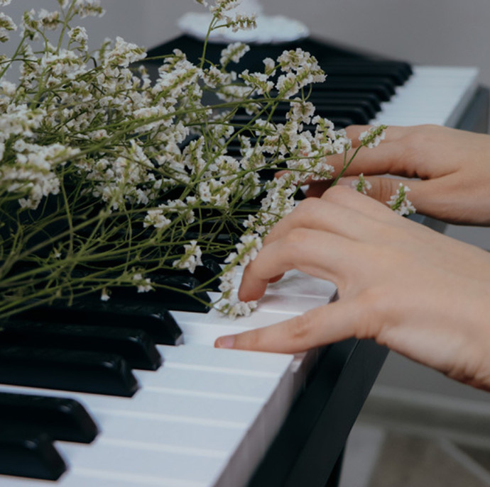 Музыкальные инструменты /вокал /актерское мастерство онлайн в Москве