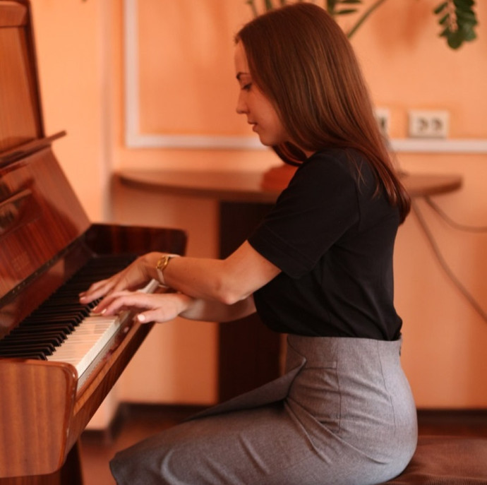 Музыкальные инструменты /вокал /актерское мастерство онлайн в Москве