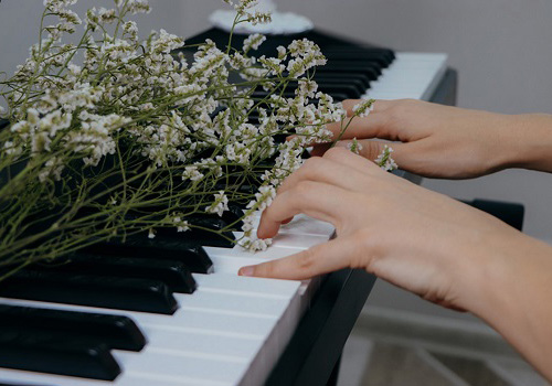 Музыкальные инструменты /вокал /актерское мастерство онлайн в Москве