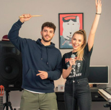 Музыкальные инструменты /вокал /актерское мастерство онлайн в Москве