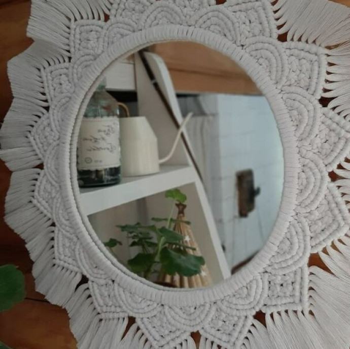 Мастер-класс по созданию украшения для зеркала в технике макраме в Москве