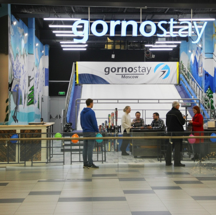 Катание на искусственном горнолыжном склоне в Москве