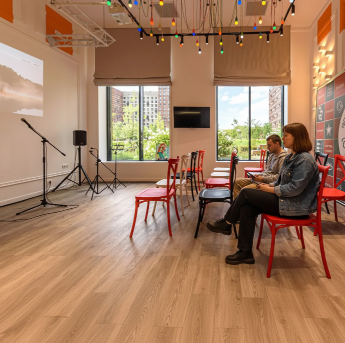 Музыкальные инструменты, вокал на Черняховского в Москве