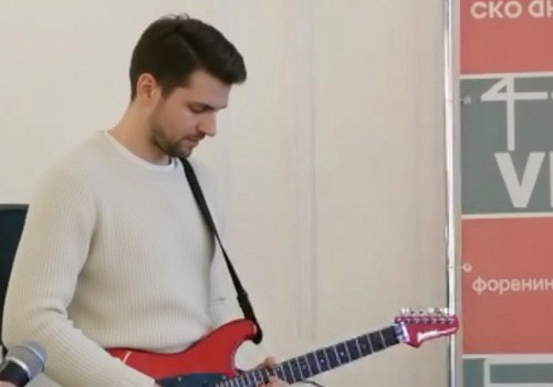 Музыкальные инструменты, вокал на Черняховского в Москве