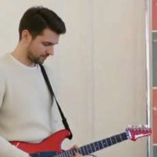 Музыкальные инструменты, вокал на Черняховского в Москве