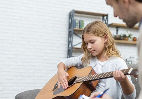 Урок на музыкальных инструментах в Москве