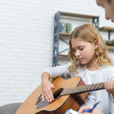 Урок на музыкальных инструментах в Москве