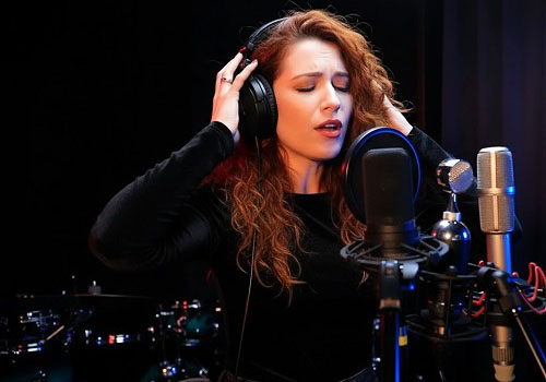 Запись песни в студии звукозаписи с подбором музыки в Москве