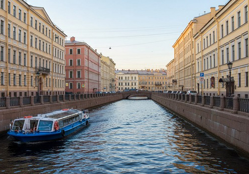 Экскурсия по рекам и каналам на теплоходе в Санкт-Петербурге