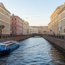 Экскурсия по рекам и каналам на теплоходе в Санкт-Петербурге