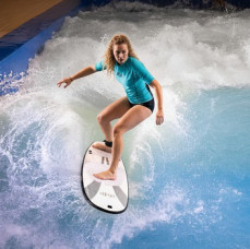 Тренировка по серфингу на искусственной волне в Москве