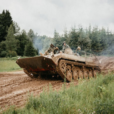 Поездка на танке или БМП со стрельбой из оружия в Москве