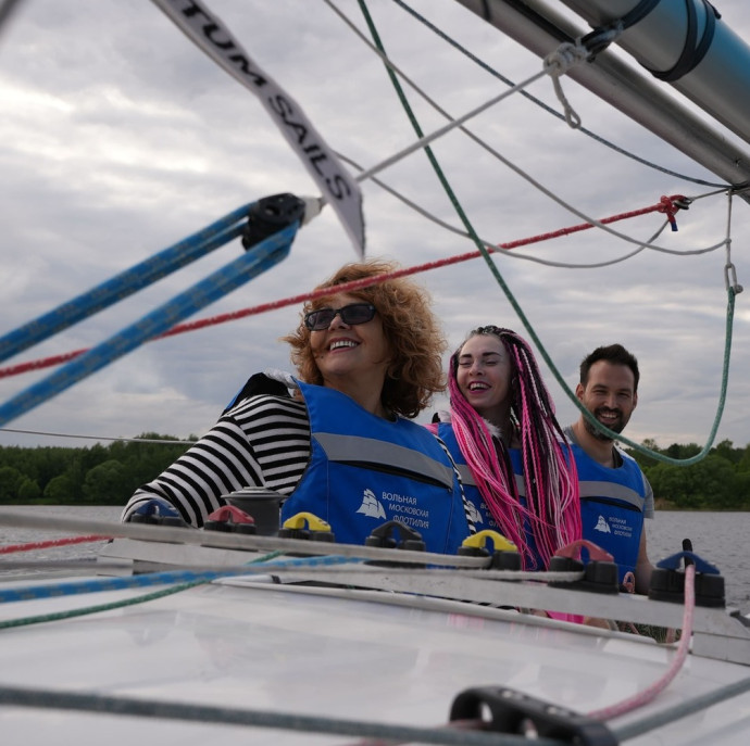 Прогулка на парусной яхте в Москве