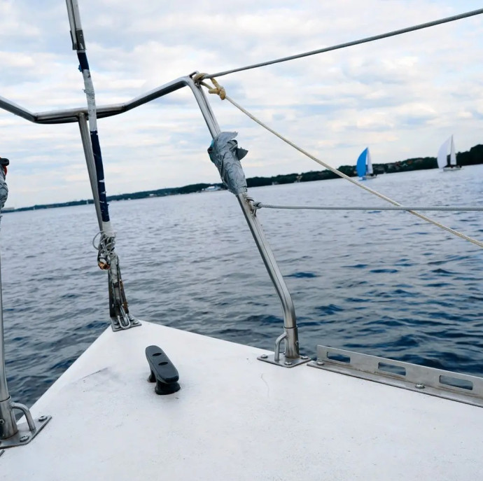 Прогулка на парусной яхте в Москве