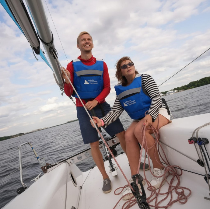 Прогулка на парусной яхте в Москве