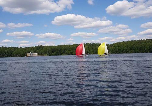 Прогулка на парусной яхте в Москве