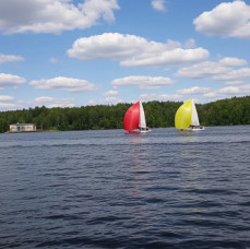 Прогулка на парусной яхте в Москве