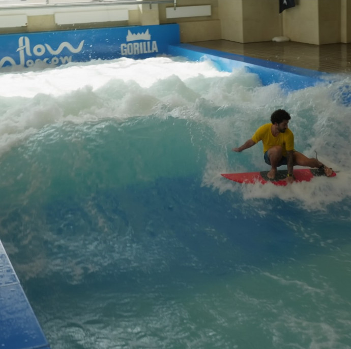 Серфинг на искусственной волне в Москве