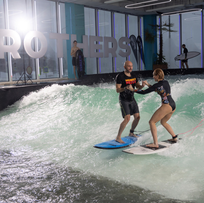 Серфинг на искусственной волне в Москве