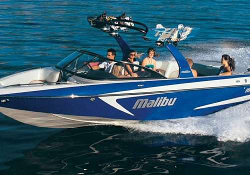 Прогулка на катере Malibu Axis в Москве