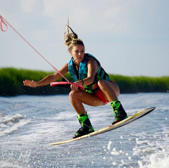 Прогулка на катере с катанием на вейкборде в Москве