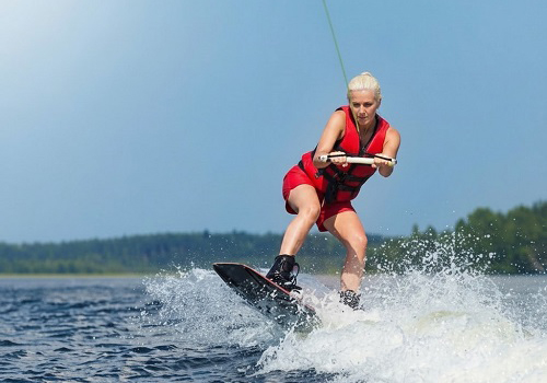 Прогулка на катере с катанием на вейкборде в Москве